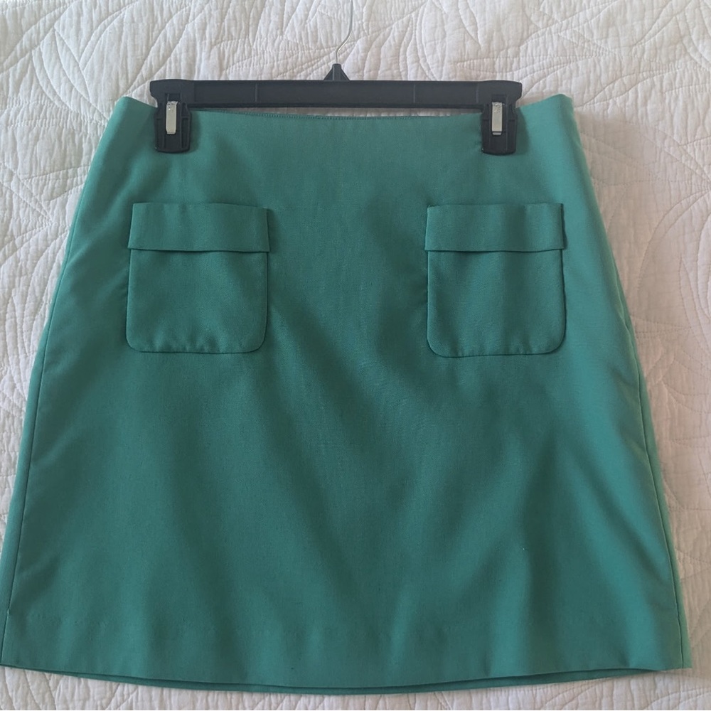 Green loft skirt with pockets